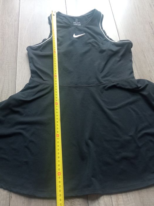 Sukienka Nike na 11-12 lat (146 - 152cm)