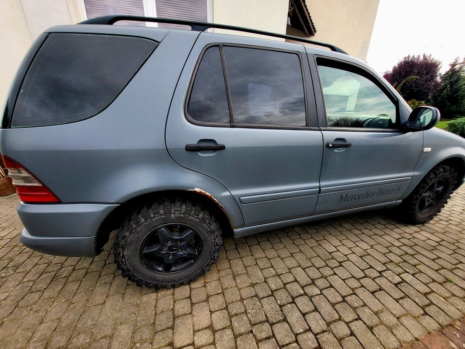 Mercedes ml odpala jezdzi