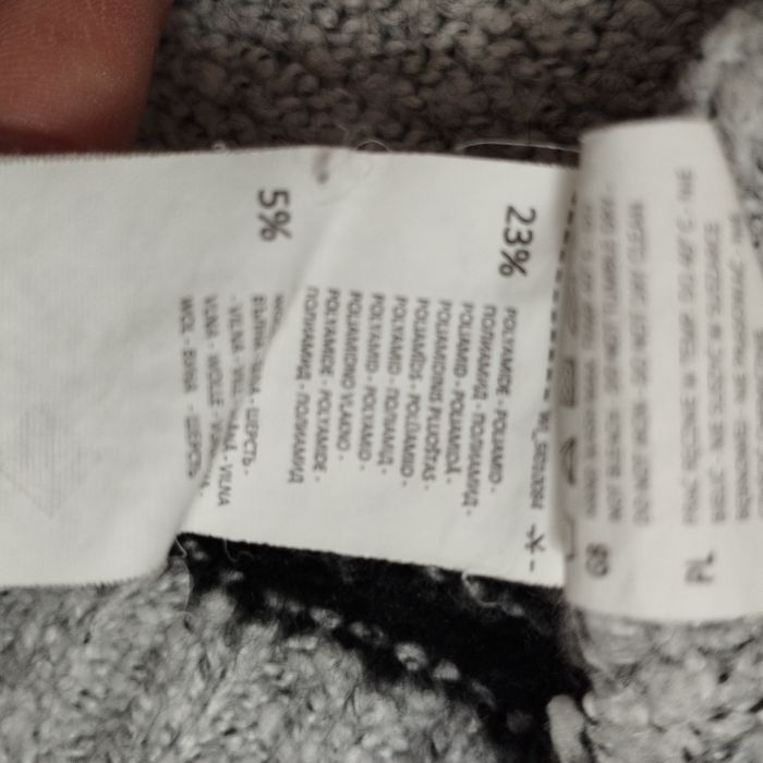 Sweter Sinsay S – miękki, ciepły, w paski