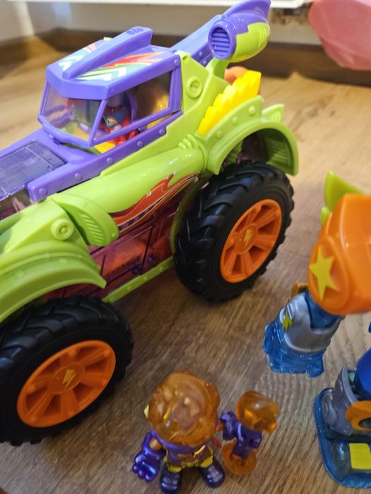 Super zinks figurki gratis pluszak