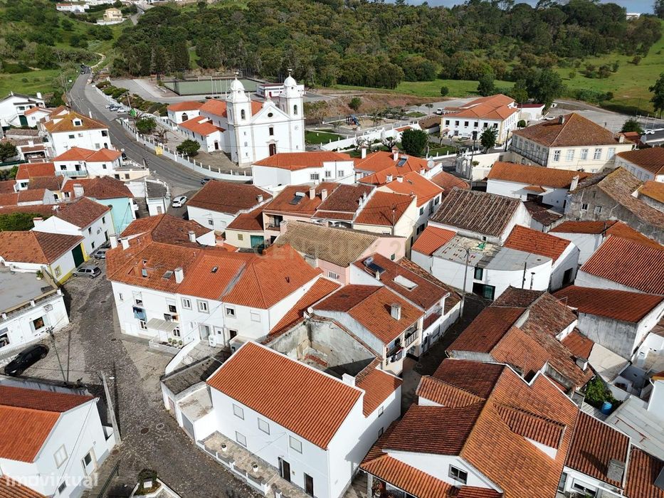 Centro do Gradil - Moradia T2 para remodelar