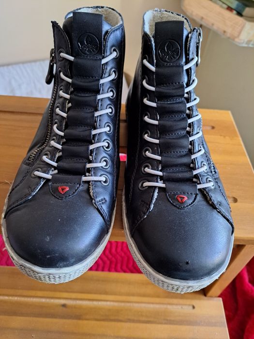 Botki damskie Rieker.  Czarne.  Rozmiar 38