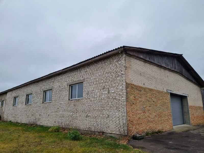 Промислова база з власною територією