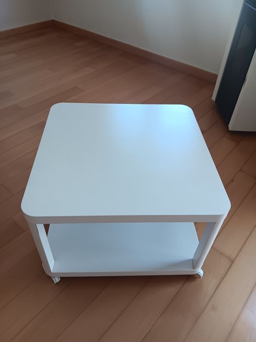 Mesa de centro com rodas