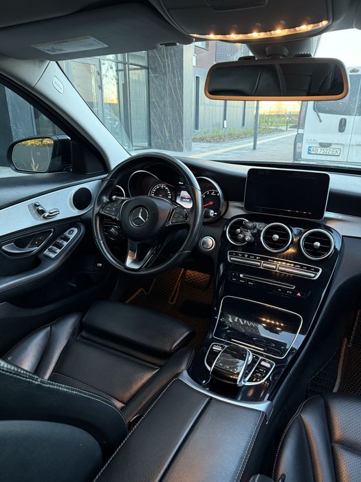 Mercedes Benz C 300 (4MATIC)  в гарному стані