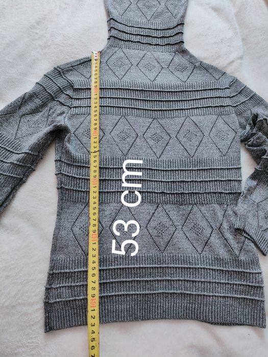 Szaro-srebrny sweter z golfem M