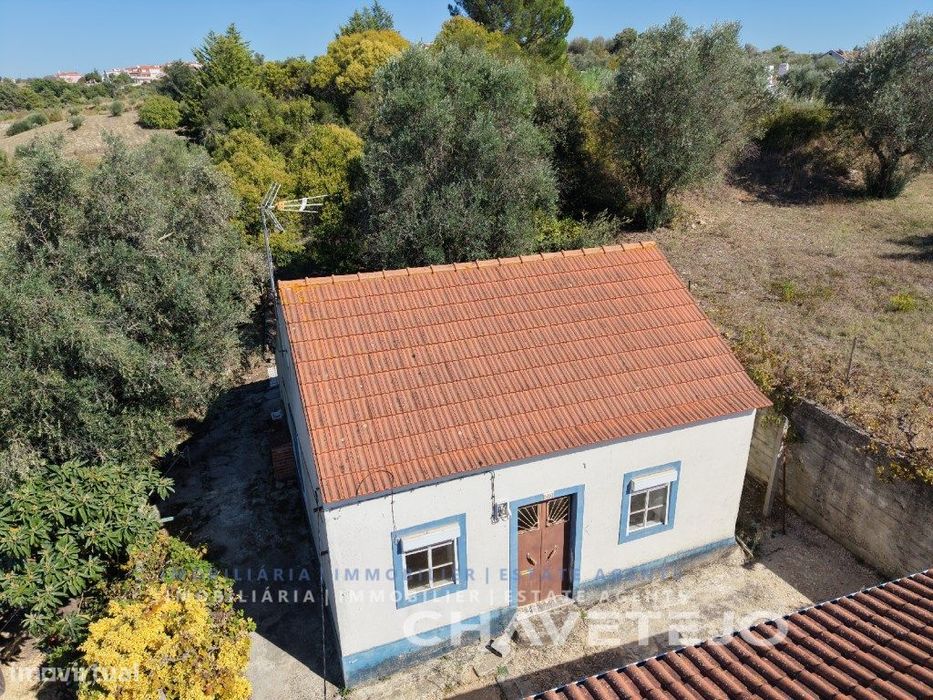 Casa de campo habitável com terreno urbano de 1.380 m² na histórica...