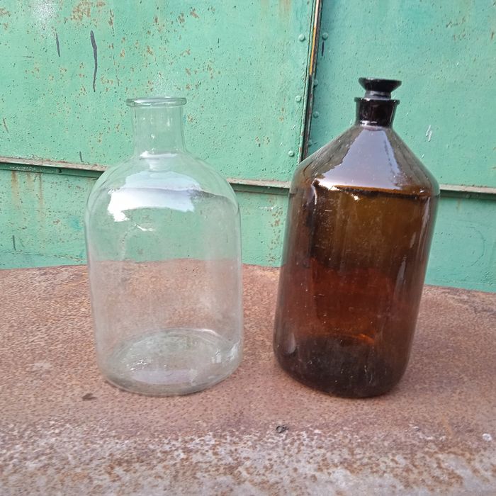 Продам бутыли стекло.
