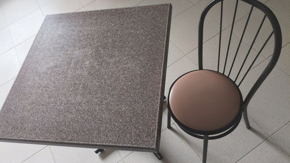 Conjunto de Mesas e Cadeiras de café