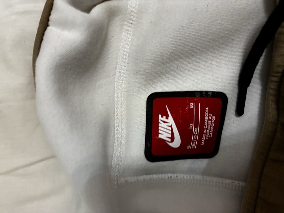 Nike tech branco e marrom
