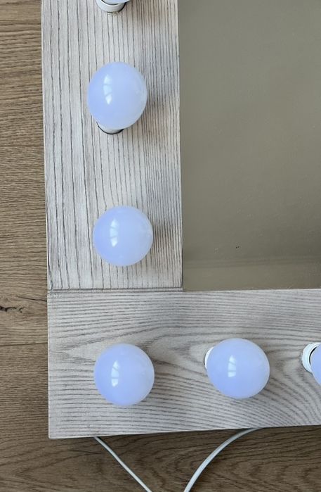 Дзеркало з підсвічуванням з натурального дерева