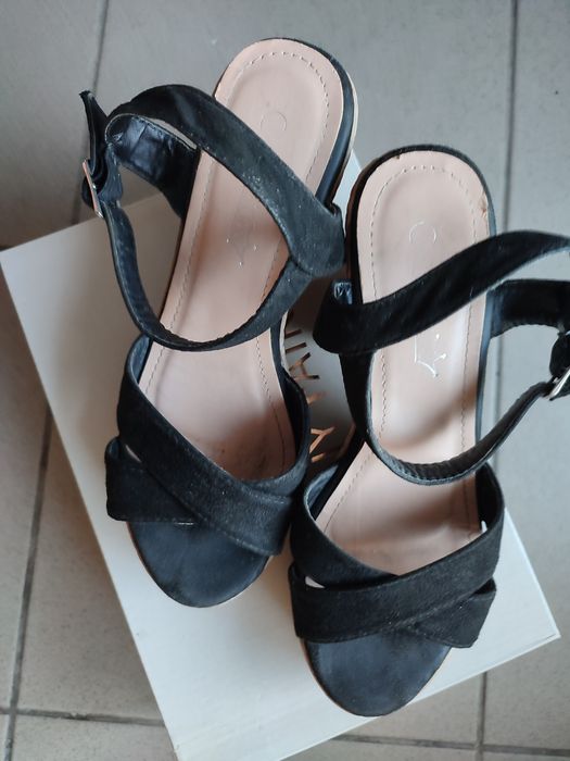 Buty na koturnie, sandały 37