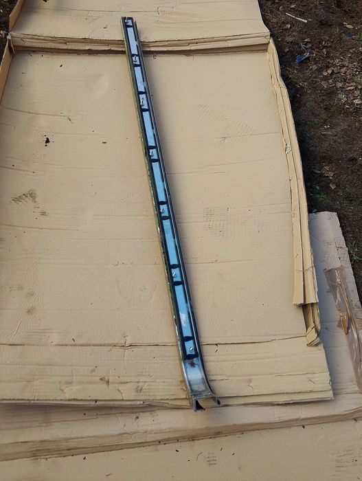 Sprinter 907 listwa prowadnica drzwi bocznych