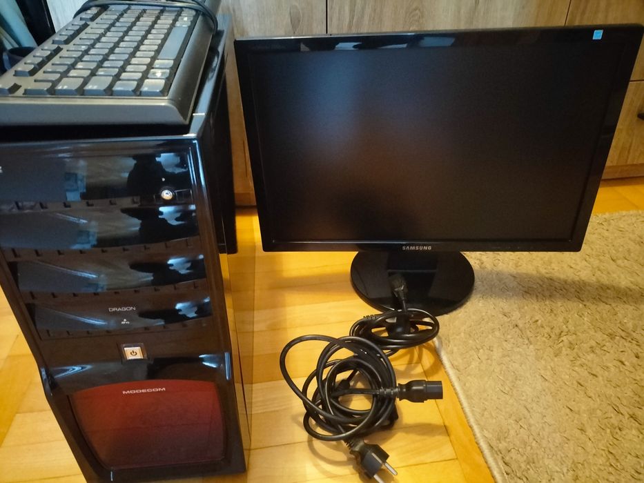 Zestaw komputerowy PC+monitor i klawiatura