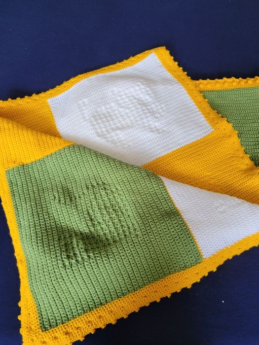 Szydełkowy kocyk z kotkami