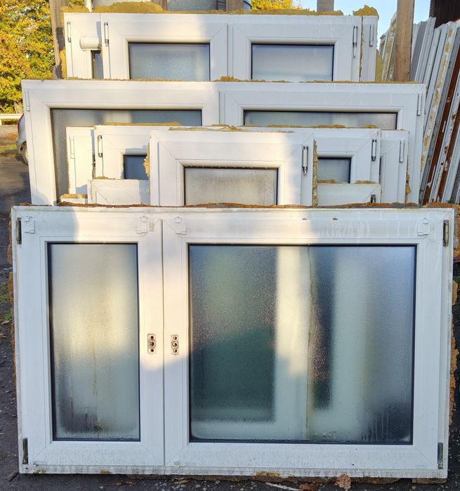 Okno okna PCV białe, białe/mahoń 142x58,146x82,147x84,15