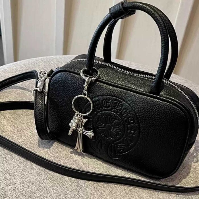 мини-сумка бочонок в стиле Хром Хартс Chrome Hearts / Черная сумка с брелоком и кинжалом