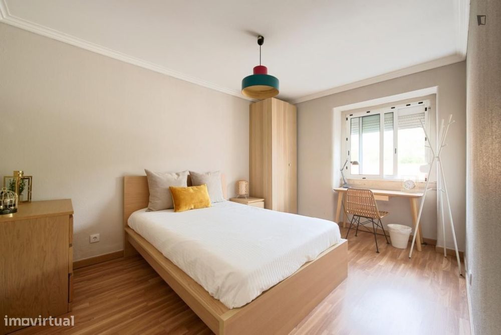 Quarto - localizado em Arroios Lisbon