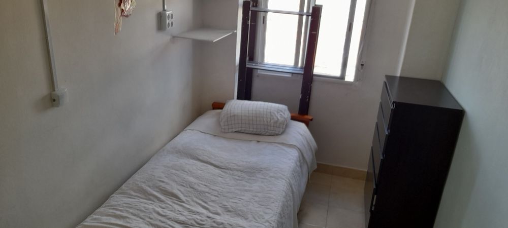 Aluga se  dois quarto um de casal e outro solteiro