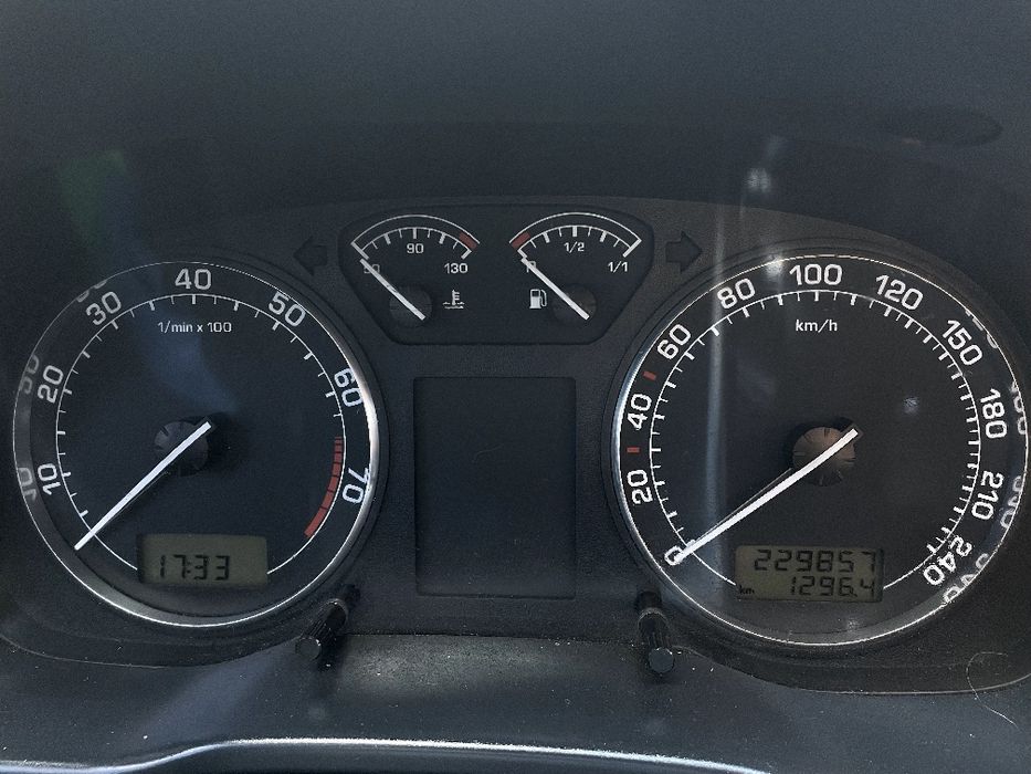 Продам Skoda Octavia Tour 1.6 SR