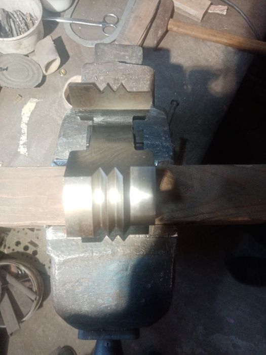 Продам фрези. б/в.ціна договірна.