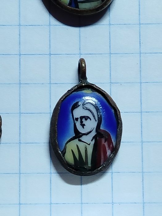 Ладанки.иконки "фініфть емаль"шкатулка.антікварні старовині .