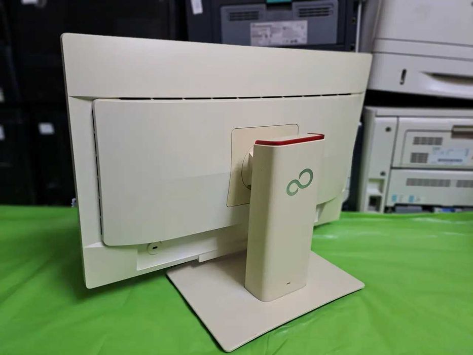 Монітор Fujitsu b22w-7  з Німеччини.