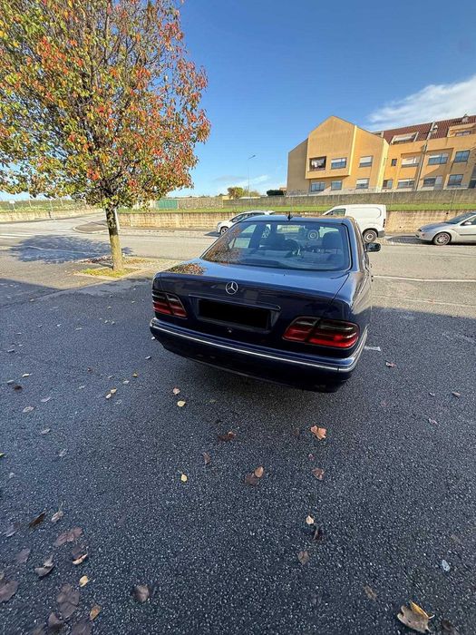 Mercedes E220 impecável