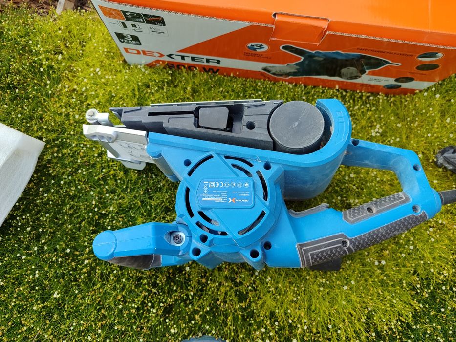 Стрічкова шліфувальна машина Dexter 900 Вт