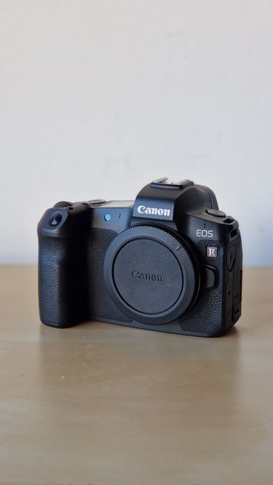 Canon Mirrorless EOS R