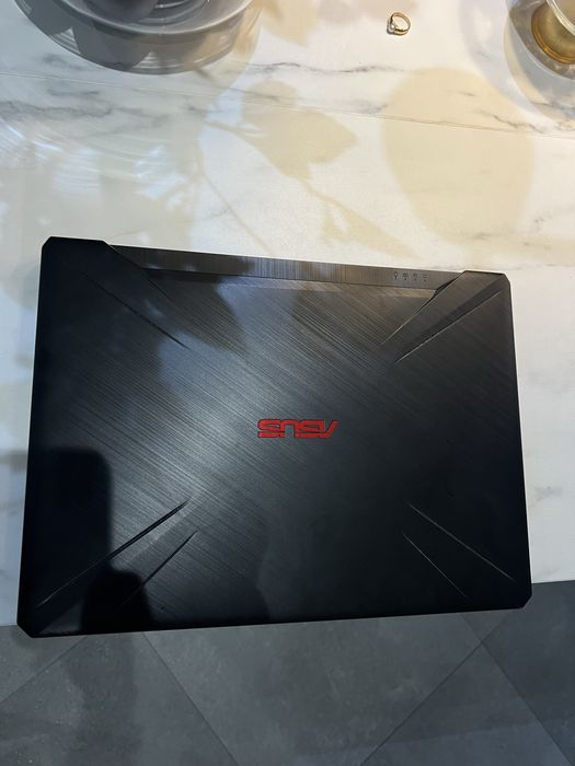 Vende se pc tuff gaming