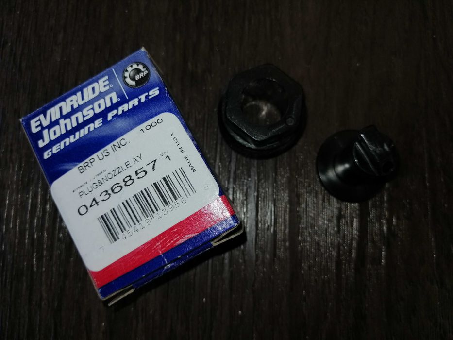 Evinrude -  plug and nozzle assembly
