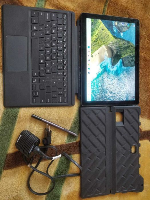 Планшетний комп'ютер Dell Latitude 5290 i7-16-256-lte