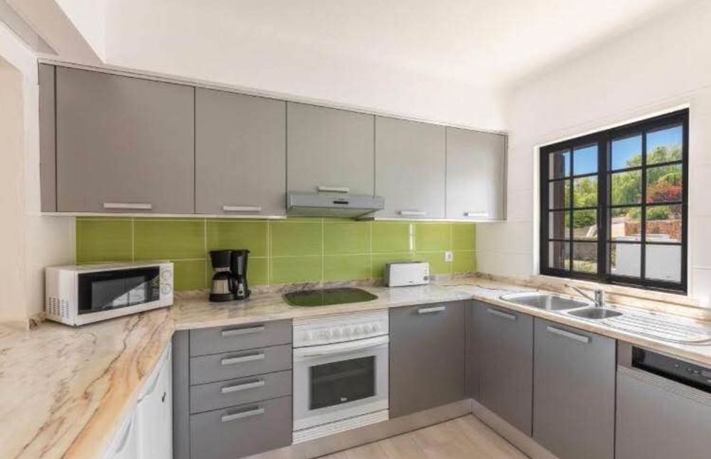 alugo casa v2 em albufeira