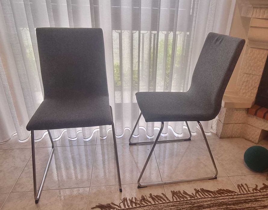 Conjunto de 2 cadeiras de refeição, em ótimo estado