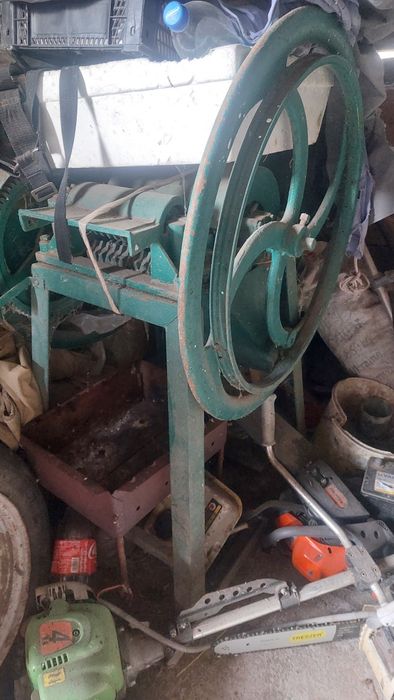 Продам січкарню з електродвигуном 220 вольт..