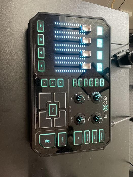 Звукова карта Аудіоінтерфейс TC Helicon XLR GO