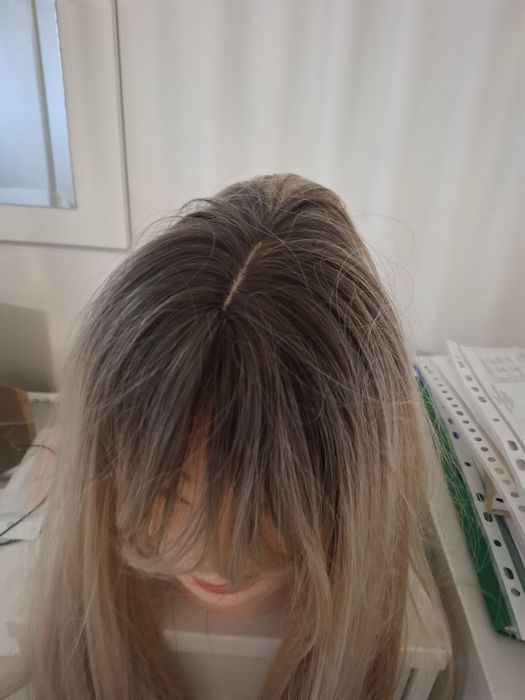 Peruka syntetyczne blond z odrostem amor