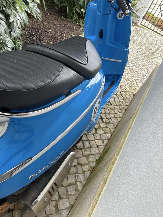 Moto semi nova cheirando a novo