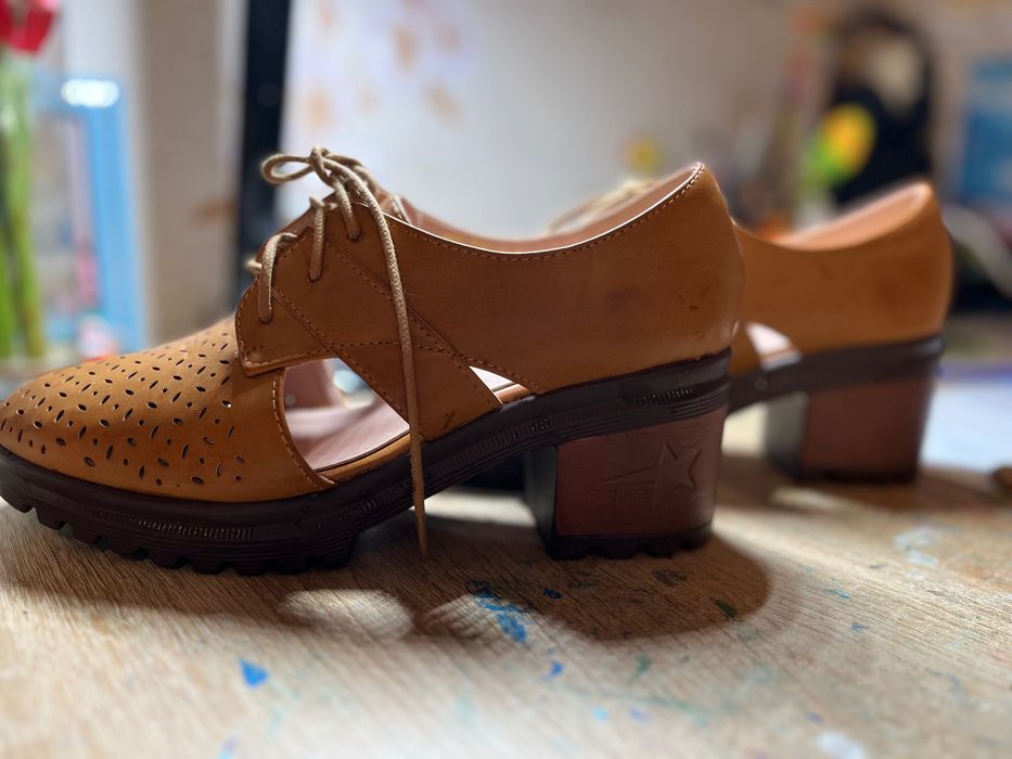 Босоніжки закриті