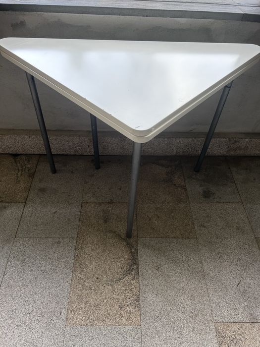 Mesa lacada versatil