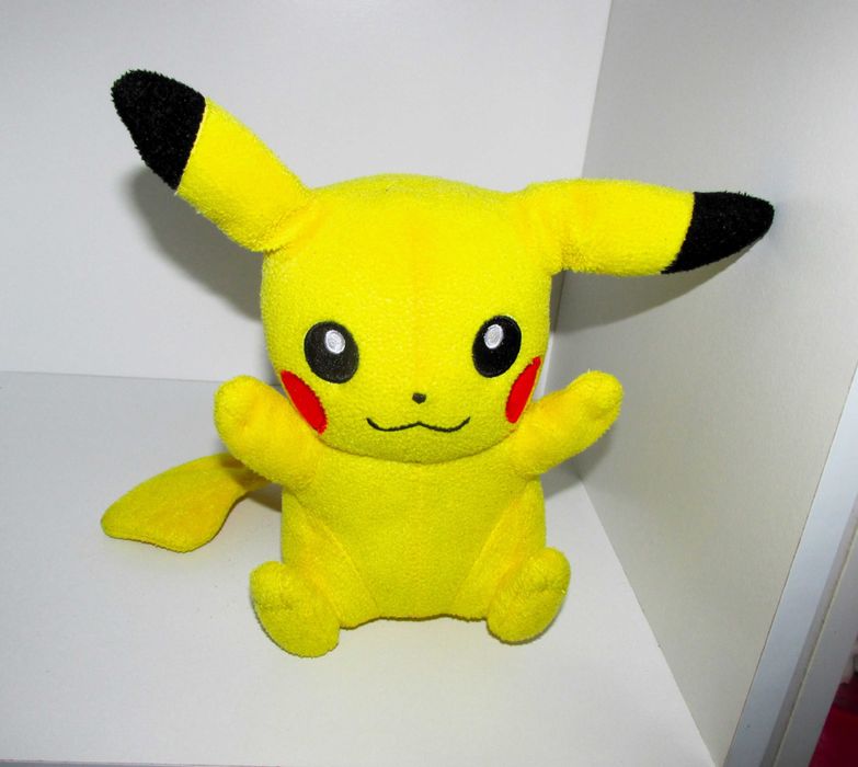 Pokemon Pikachu Tomy Plush 2014