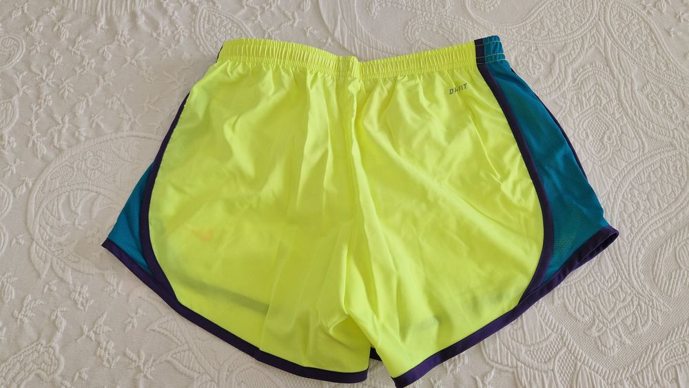 Calções Nike, Dri-Fit tamanho L, amarelo e verde