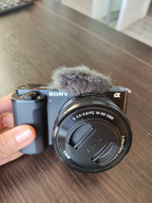 фотоапарат Sony ZV-E10 штатив у подарунок
