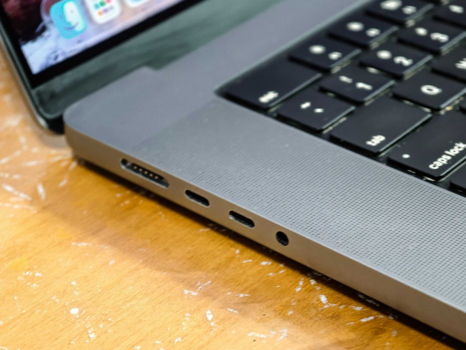 MacBook Pro 16" — M1 Pro 16/512 ГБ, Space Gray