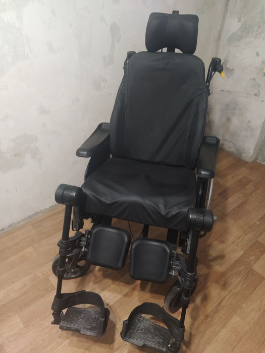 Инвалидное кресло-коляска Clematis Pro