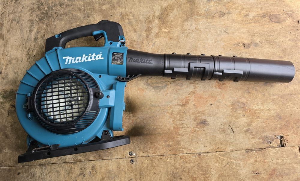 Assoprador a Bateria "Makita Oficial".