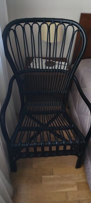 Cadeirão preto IKEA