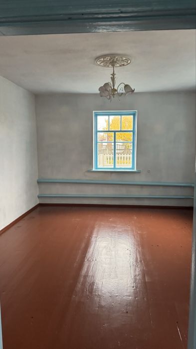 Продаж цегляного будинку в центрі смт Володарка