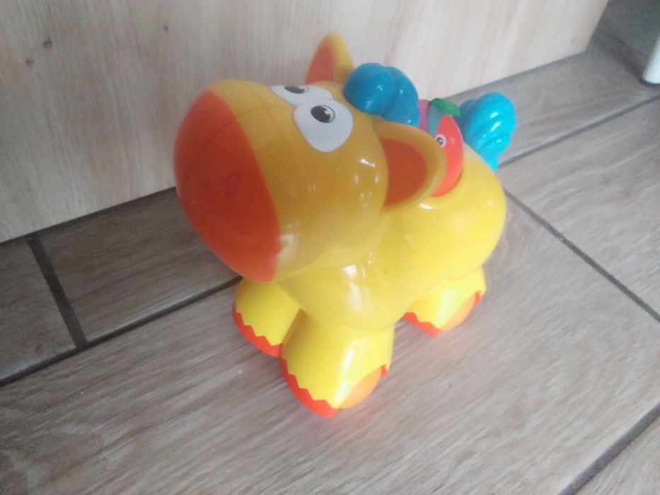 Konik wydający dźwięki, na kółkach dla dziecka 1-2 lata